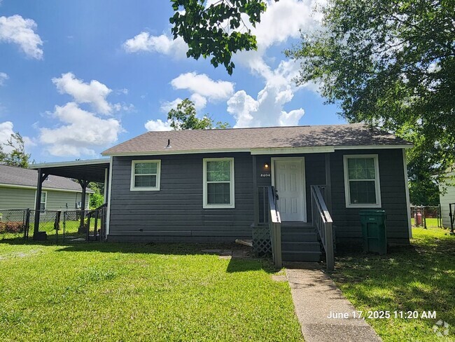 Building Photo - Cute & Cozy! Rental