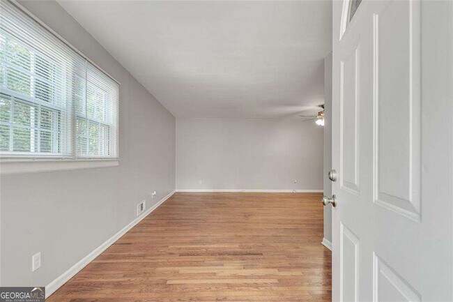 Photo - 799 Marstevan Dr NE
