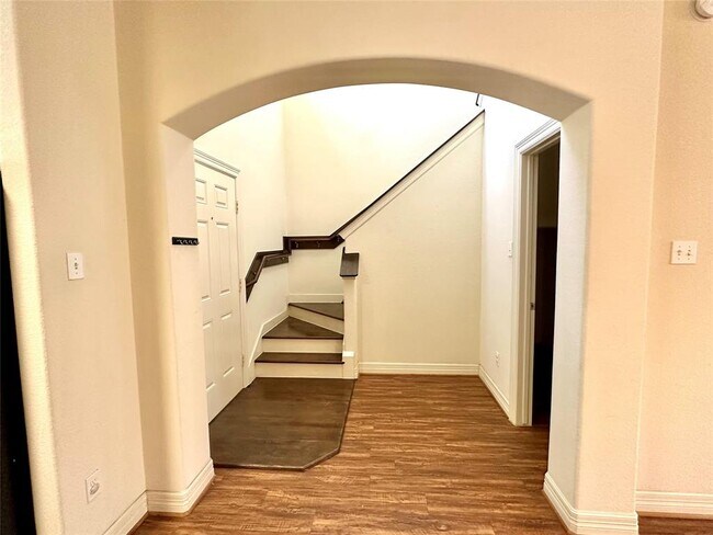 Photo - 214 S Tesch St