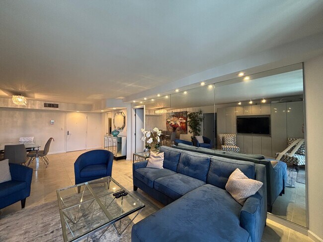 Building Photo - 3600 Mystic Pointe Dr Unit # 414 Rental