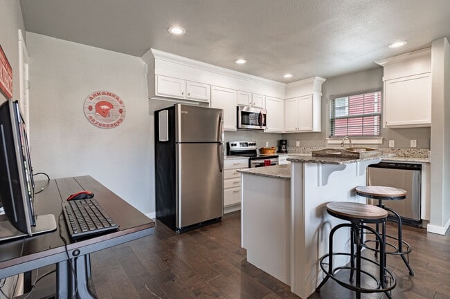 Photo - Fully Furnished Condo!!  3 bedroom 2.5 bath minutes from the U of A!!!!