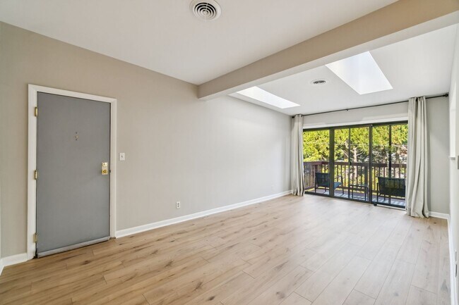 Photo - Impressive 2 bedroom, 1 bathroom condo in ... Unidad 7