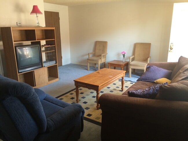 Building Photo - BDA 1 Unit B2