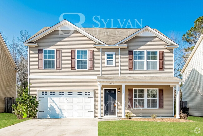 Building Photo - Spacious 4 bedroom colonial available now! Rental
