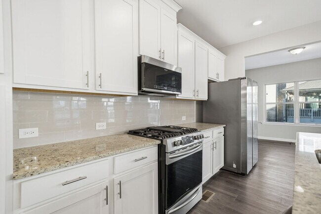 Photo - 318 Commons Ave