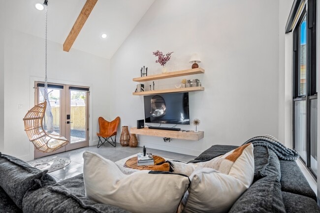 Photo - 207 Lockwood Dr