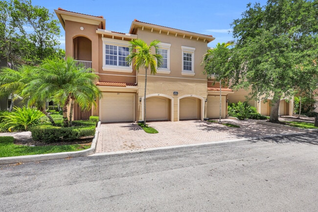 Building Photo - 4851 Bonsai Cir Unit 213