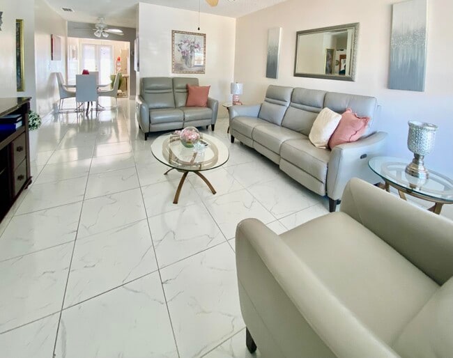 Photo - 938 Sumter Rd E