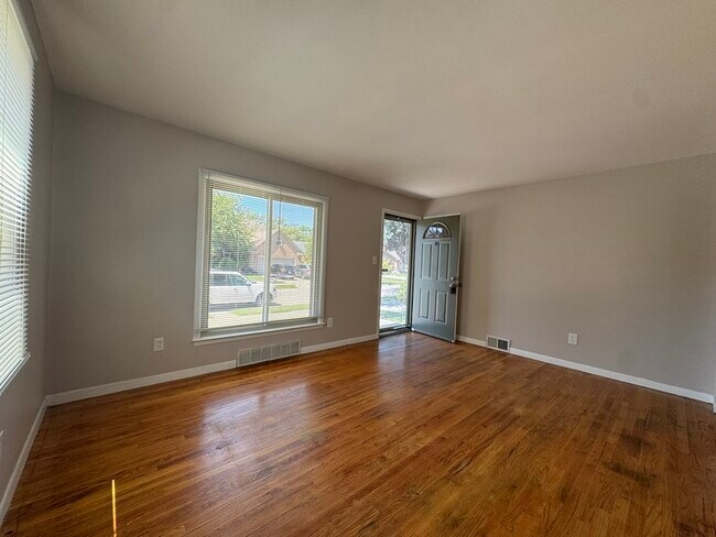 Photo - 649 9th St