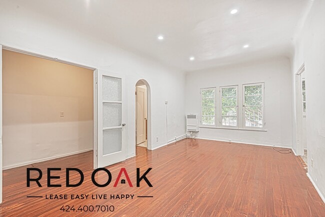 Building Photo - 706 N St Andrews Pl