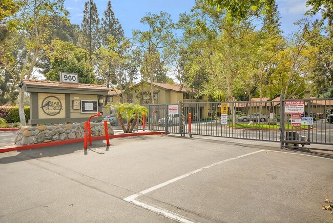 Building Photo - 960 E Bonita Ave Unit 12