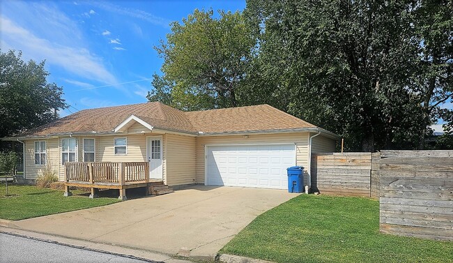 Side Entry/Garage - 2231 S Willard Ave House