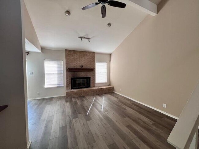 Photo - Northwest Condo / 2 bedrooms / 2 car garage / Backs beautiful Greenbelt