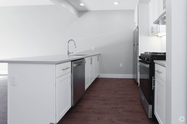 2BR,2BA - 967SF - Kitchen - Luxe By Russos