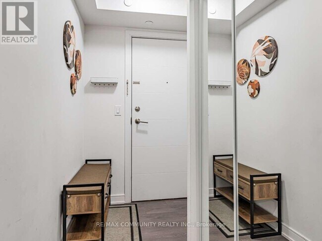 Photo - 525 Adelaide St W Unit 631