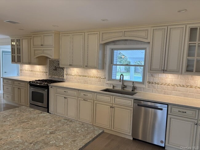 Photo - 71 Maple Ave