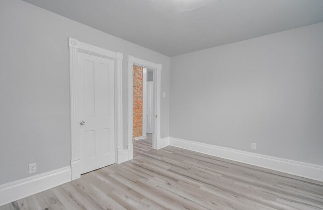 Building Photo - 396 S Hickory St Unit 396 1/2 S. Hickory St.