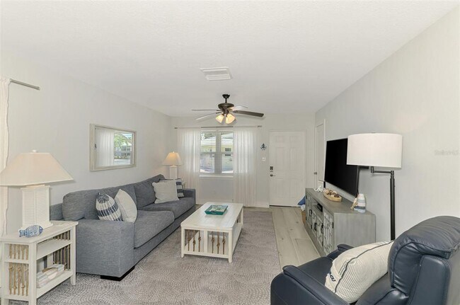 Photo - 1137 N Moonmist Ct Unidad L-7