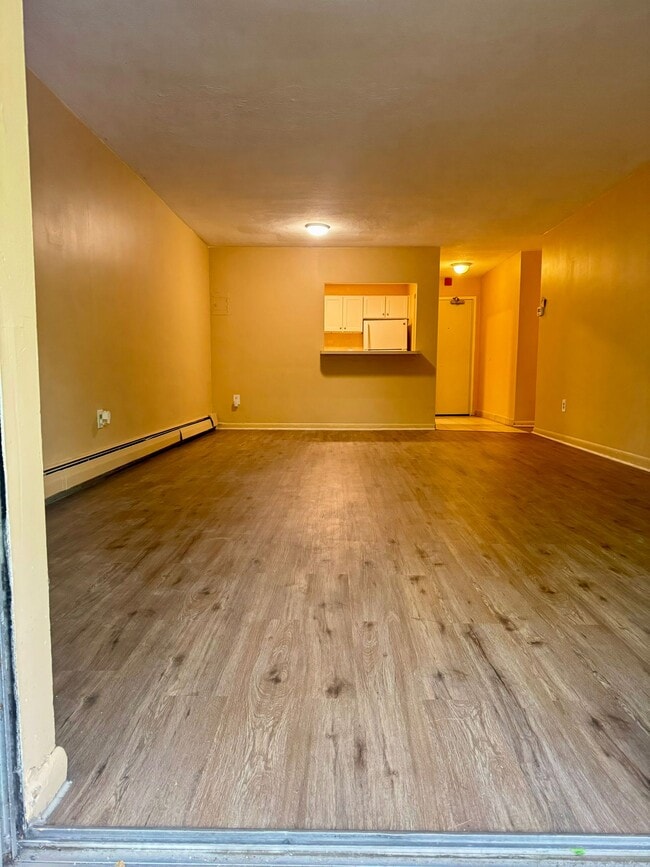 Building Photo - 32 Whites Ave Unit E112