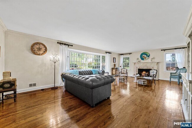 328 W Ridgewood Ave