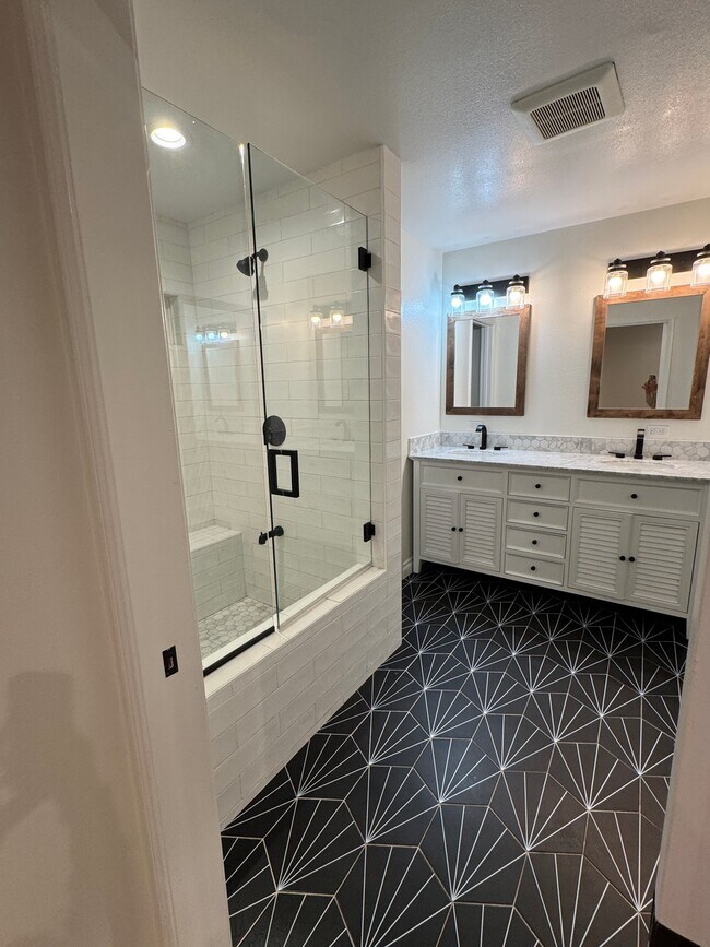 Photo - 2620 Elden Ave