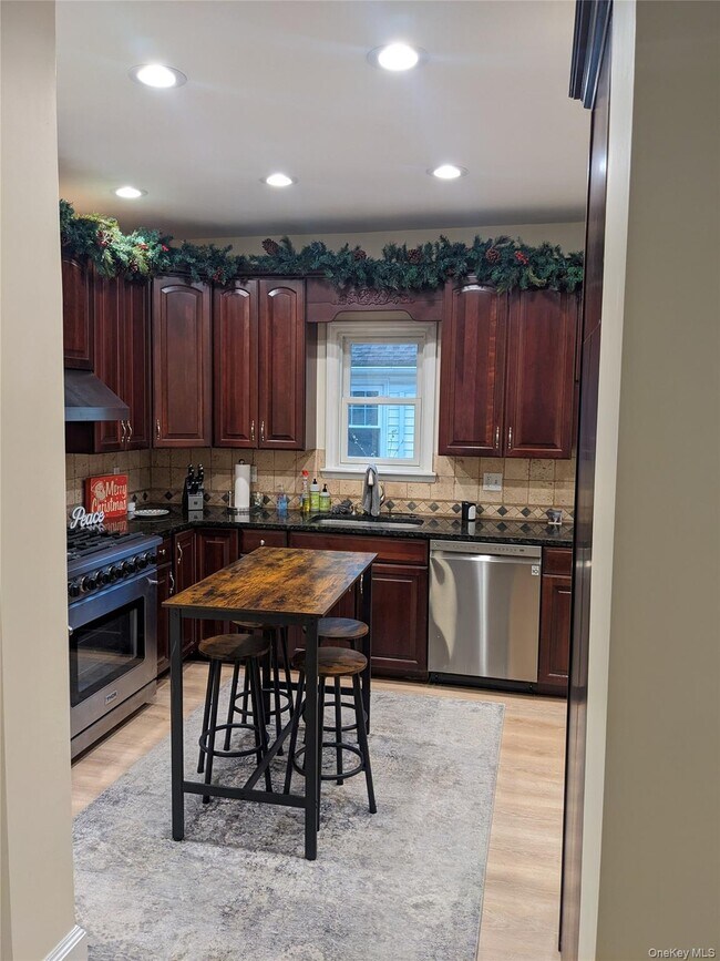 Photo - 71 Longview Ave