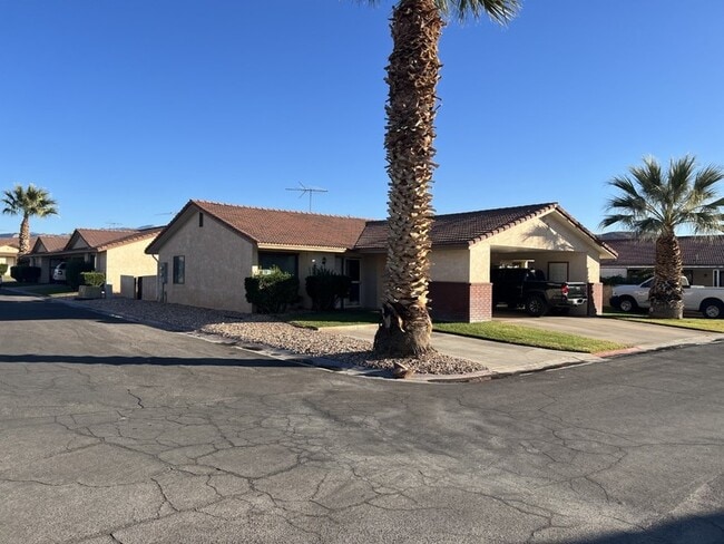 1075 1400 W St