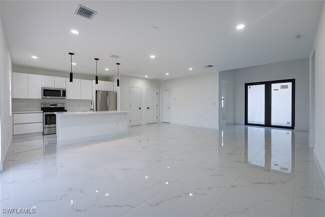 Photo - 3304 67th St W