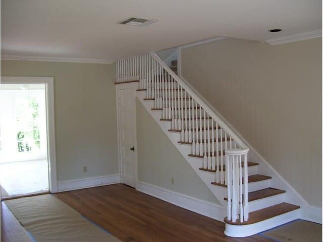 Photo - Large 4 Bedroom house with parking in Nort...