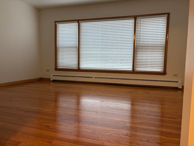 Building Photo - 2611 W Logan Blvd Unit 1S