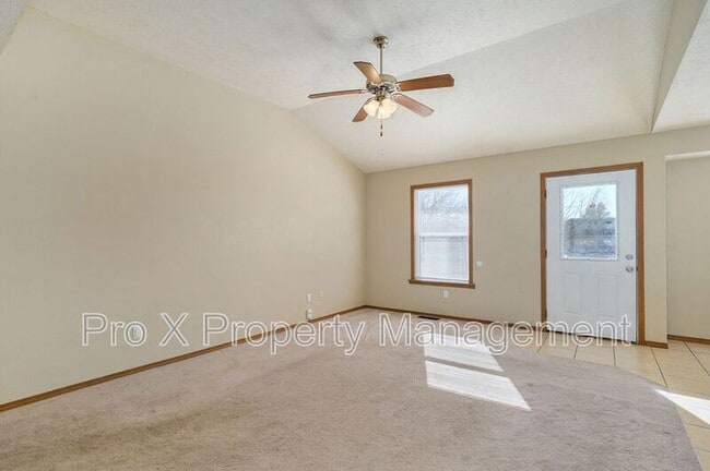 Photo - 5544 David St W