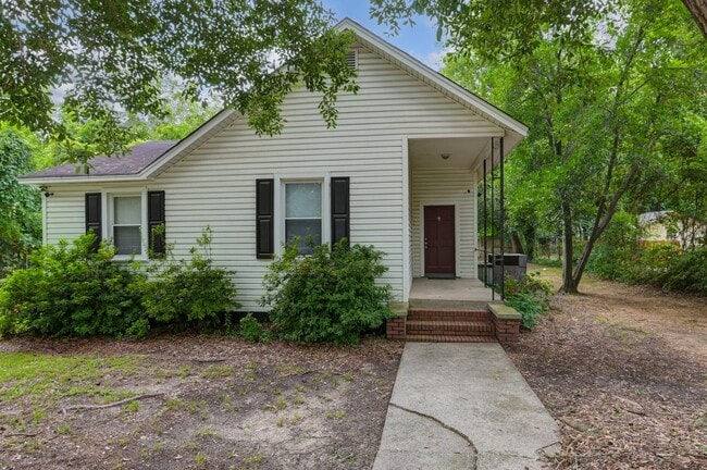 Building Photo - Charming 3-Bed Home in Olympia – Steps fro...