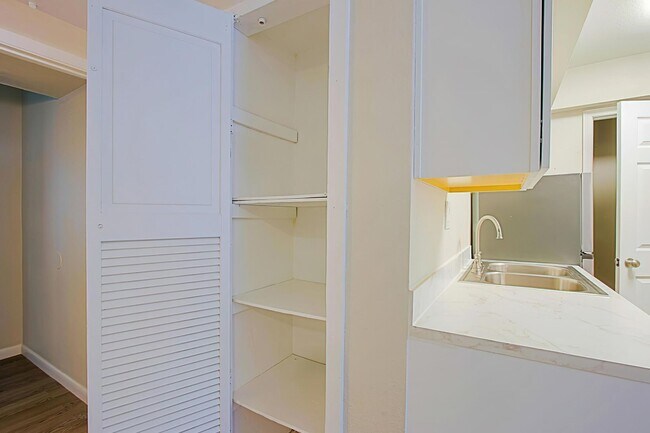 Photo - Two Two Cactus Apartments