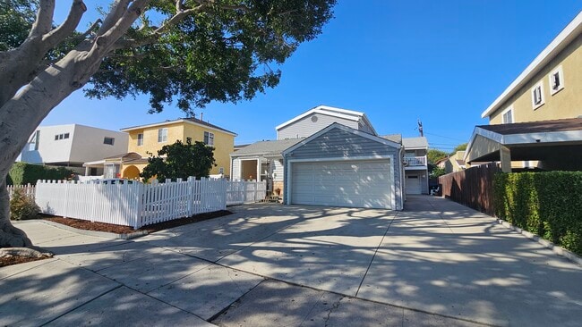 Building Photo - 4049 Tilden Ave Rental
