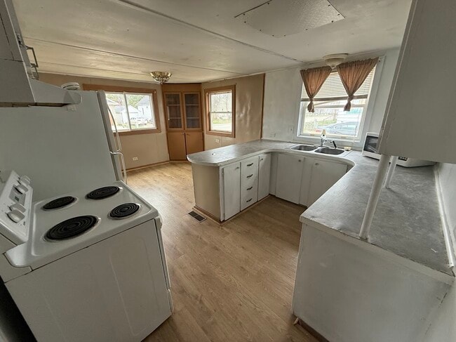 Photo - 477 Maple St