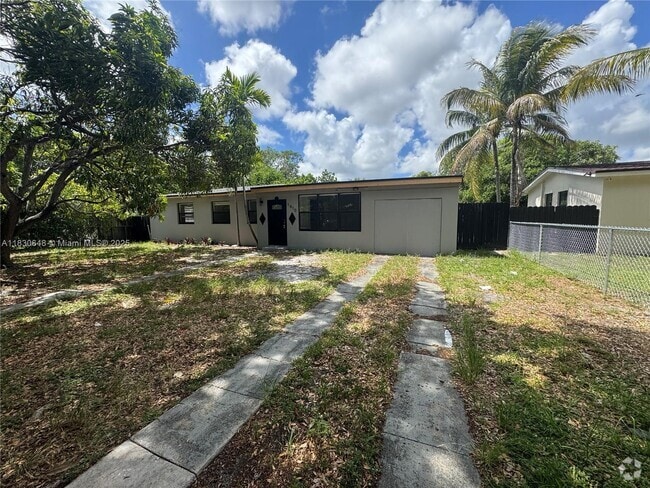 Building Photo - 1610 NW 132nd St Rental