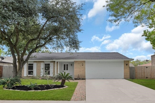 Building Photo - 15627 Sierra Valle Dr