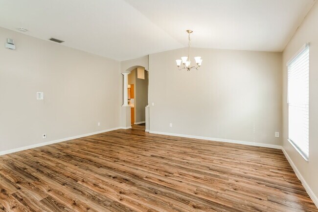 Photo - 1412 Bloomingdale Trails Boulevard