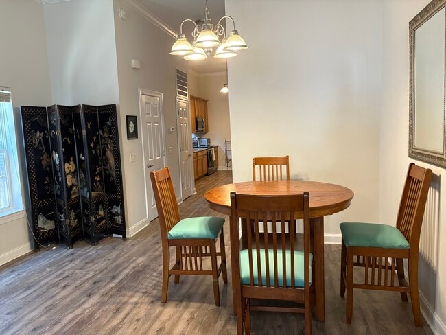Photo - 211 W 33rd St