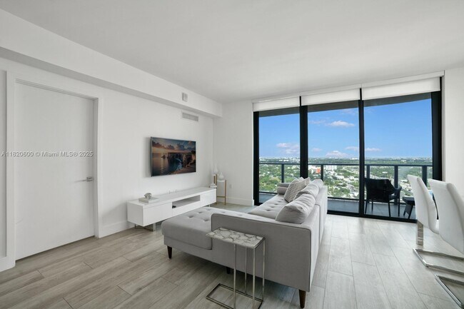 Photo - 121 NE 34th St Unidad 2709