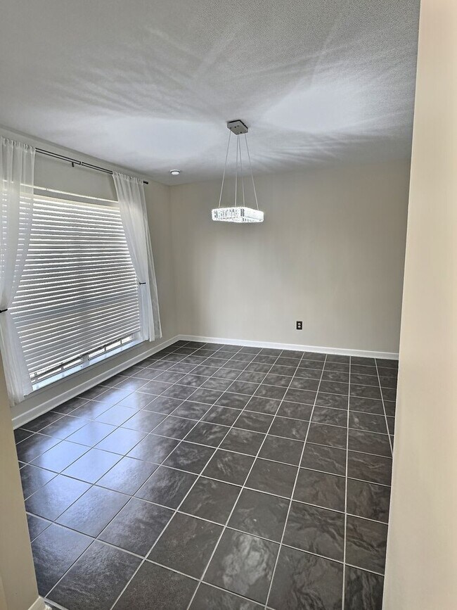 Photo - Spacious 3/2 Living in the Heart of Ocean Springs