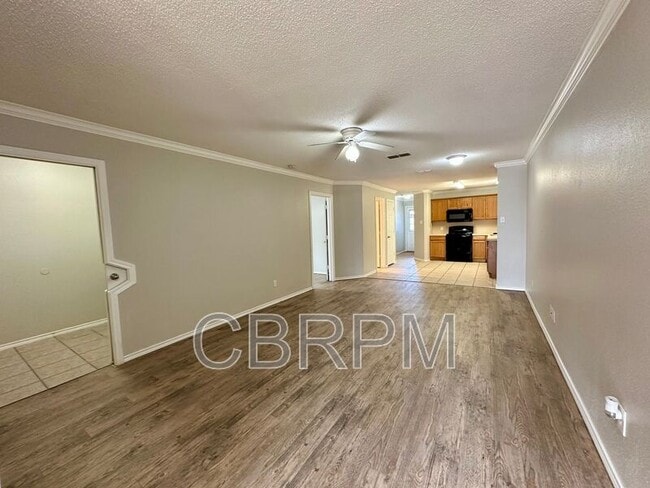 Photo - 615 N Elkhart Ave