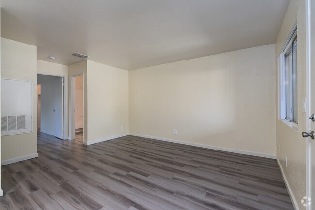 1BR, 1BA - 620SF - Living Room - Sierra Village Apartment Homes