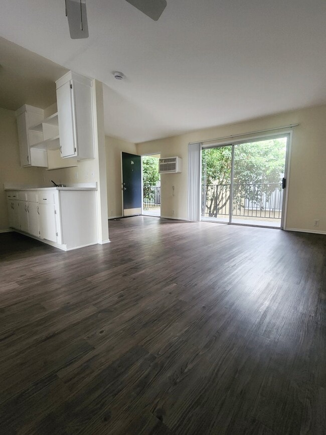 12745 Vanowen St Unit 16