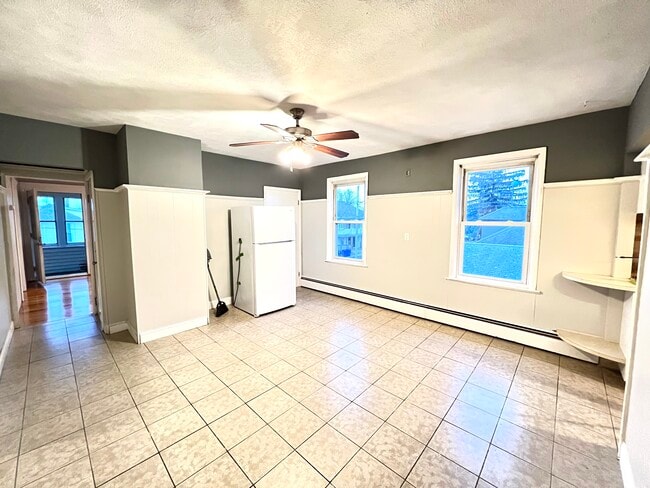 Building Photo - 36 Ferncliff Ave Unit 2