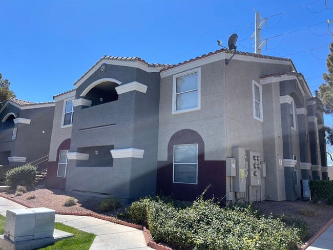 Gorgeous 2nd Floor Unit-Available SOON! - Gorgeous 2nd Floor Unit-Available SOON! Casa