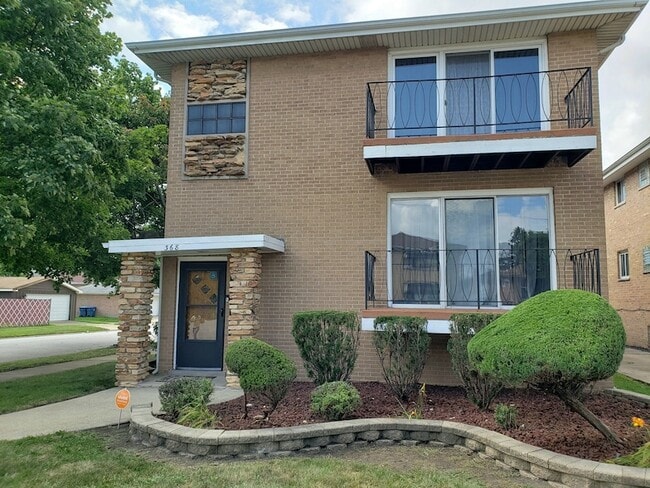 Building Photo - 368 Luella Ave Unit 2