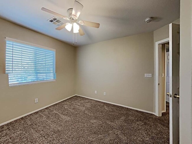 Photo - 1165 Reading Dr NW