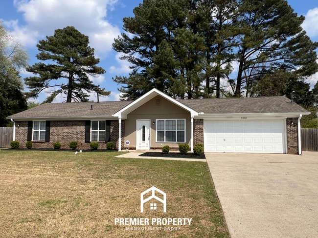 Building Photo - Charming 3BR/2BA Home in Huntsville | Hardwood Floors, Fireplace & 2-Car Garage