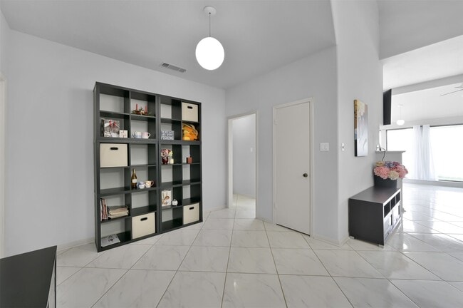 Photo - 35 Lakeview Village